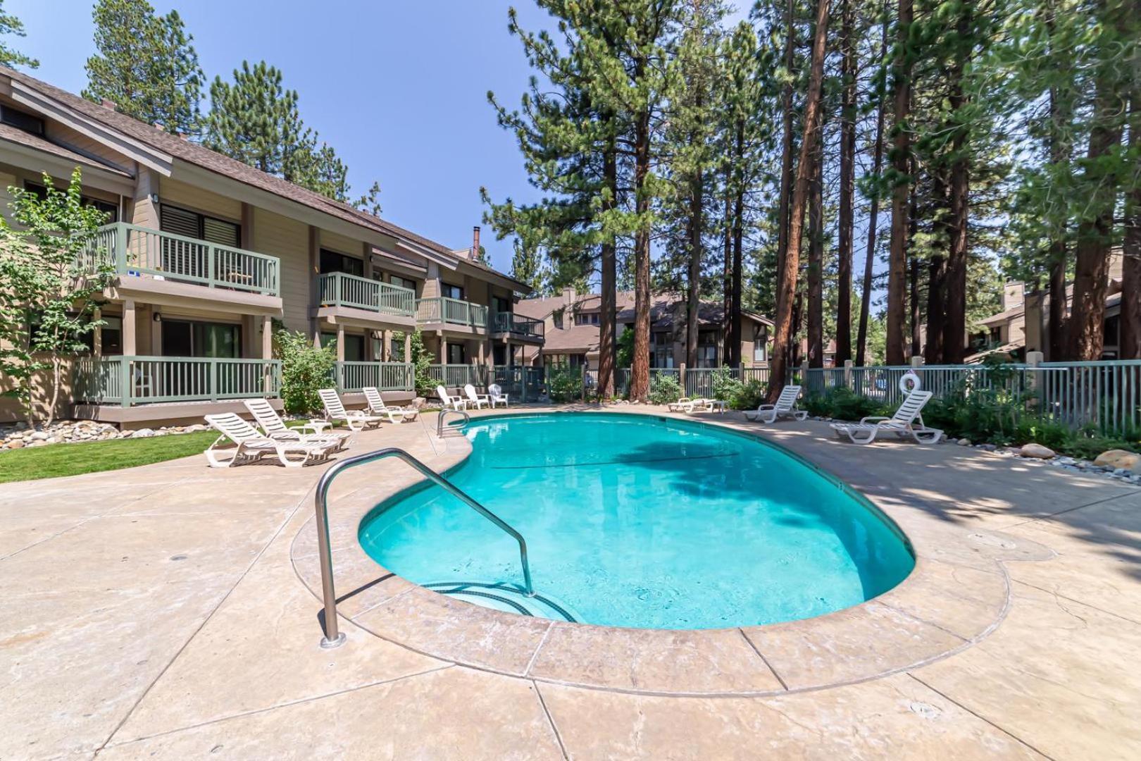 #338 - Naturally Sunlit Condo With Pool, Jacuzzi, Sauna, & Game Room Mammoth Lakes Exterior photo