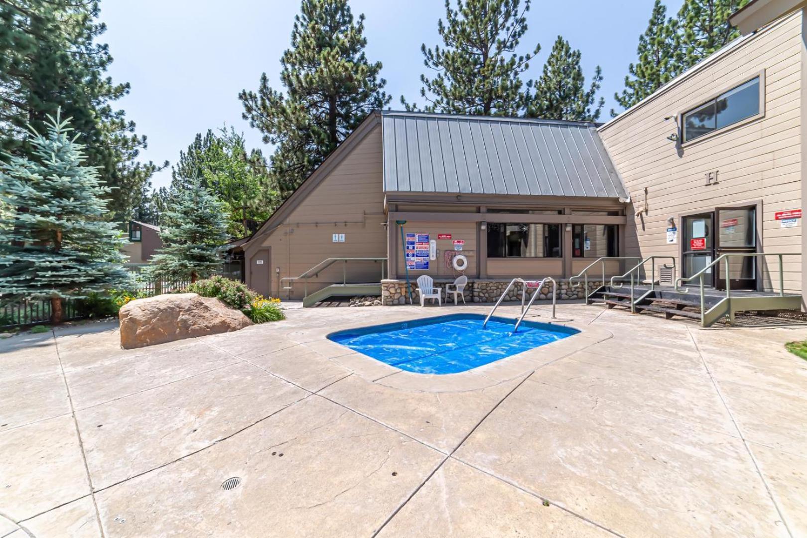 #338 - Naturally Sunlit Condo With Pool, Jacuzzi, Sauna, & Game Room Mammoth Lakes Exterior photo